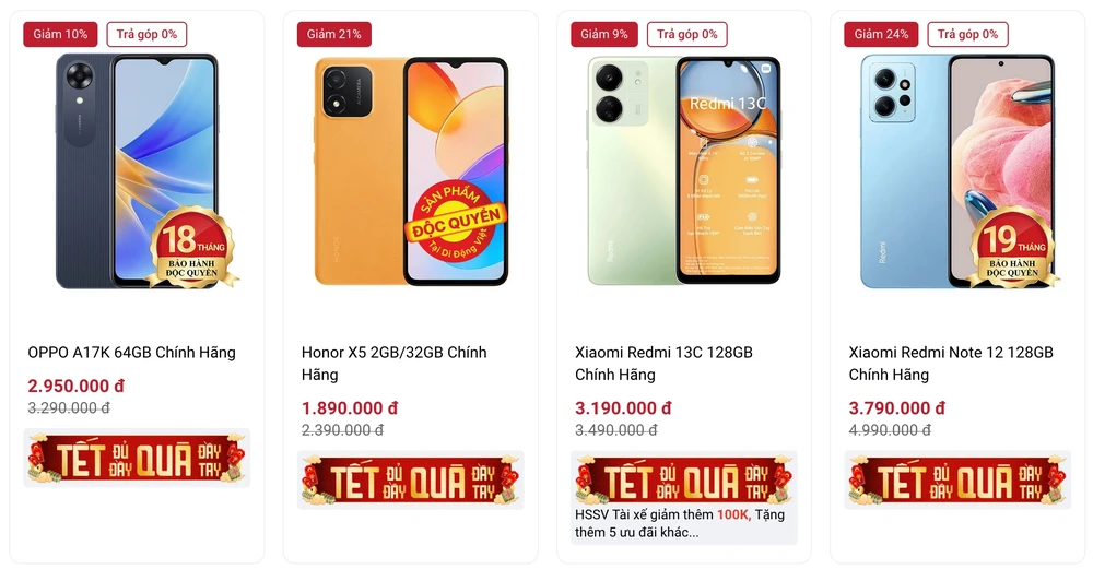 Điện thoại giảm giá cuối năm. Ảnh: TIỂU MINH