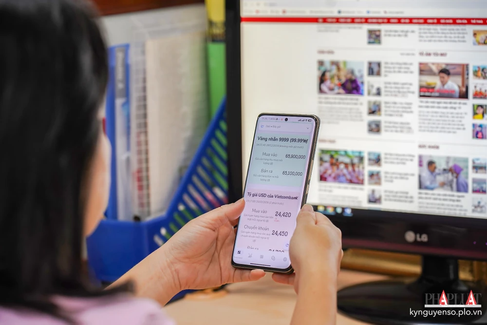 Các ứng dụng theo dõi giá vàng Việt Nam nhanh chóng. Ảnh: TIỂU MINH
