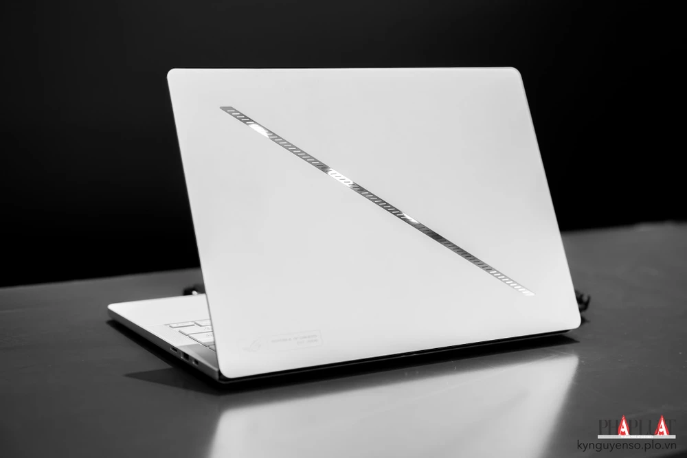 laptop-gaming-ROG-Zephyrus-G14-G16-3.jpg