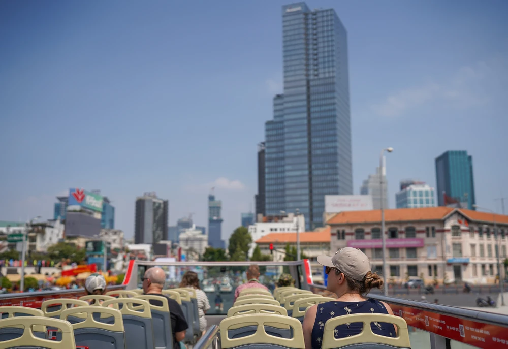 Số lượng du khách quốc tế đến Việt Nam tăng mạnh. Ảnh: TIỂU MINH