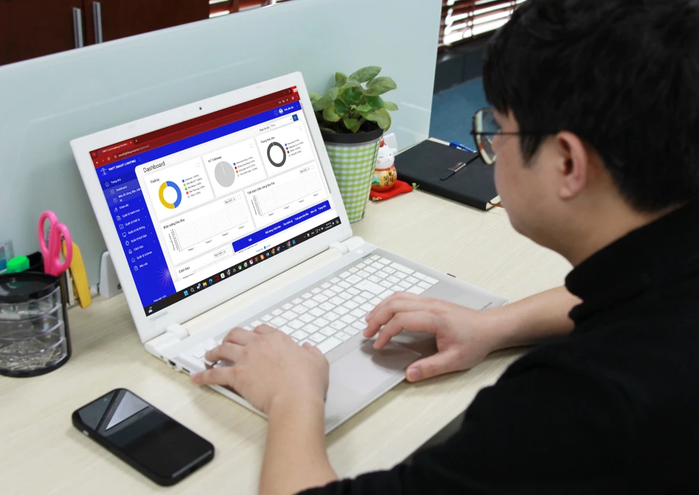 Tin công nghệ 20-4: Tiết kiệm điện với VNPT Smart Lightning