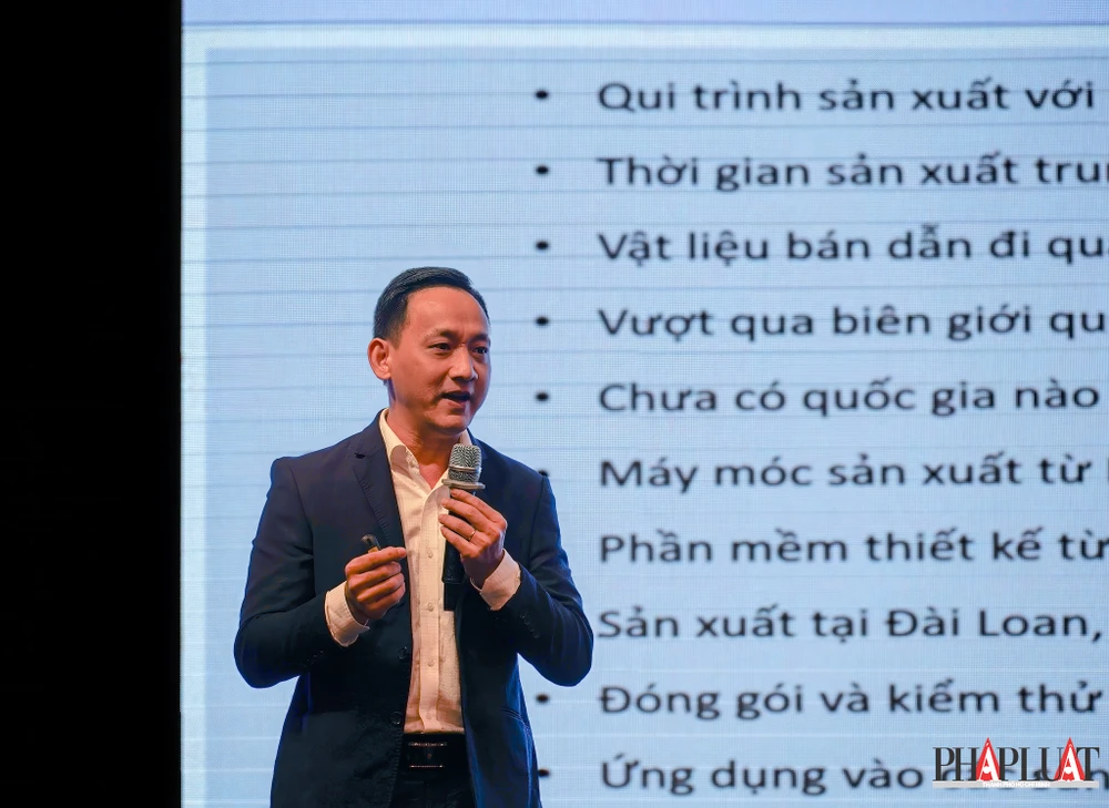 Ông Nguyễn Phúc Vinh, giám đốc kỹ thuật của Tập đoàn Synopsys Vietnam chia sẻ. Ảnh: TIỂU MINH