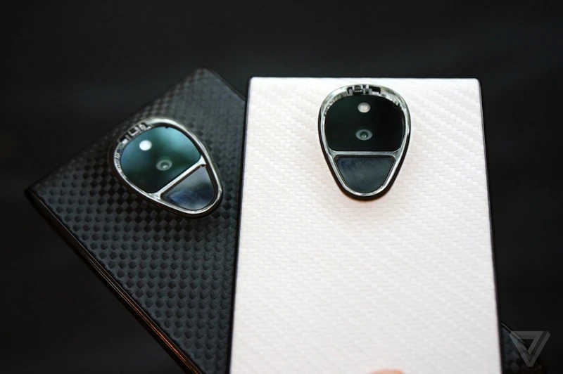 Điện thoại Sirin Lab Solarin có giá khoảng 300 triệu đồng dành cho giới siêu giàu. Ảnh: The Verge