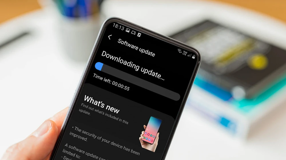Người dùng điện thoại Samsung nên cài đặt bản cập nhật bảo mật tháng 6-2024. Ảnh minh họa