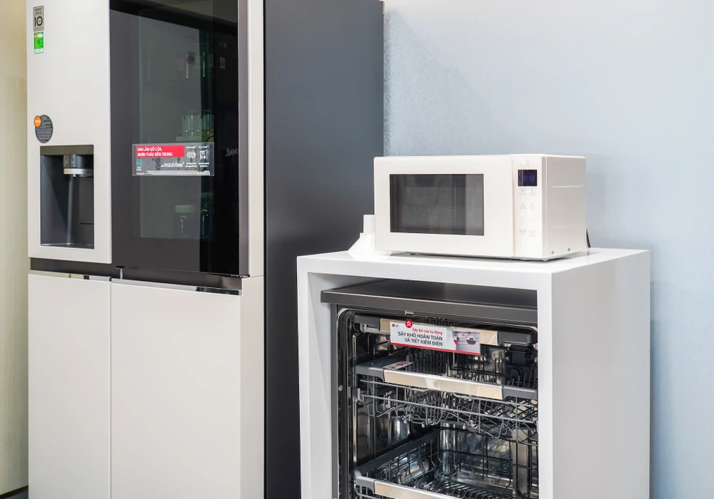 Máy rửa chén là một trong những vật dụng không thể thiếu trong nhà bếp thông minh của các gia đình. Ảnh: TIỂU MINH
