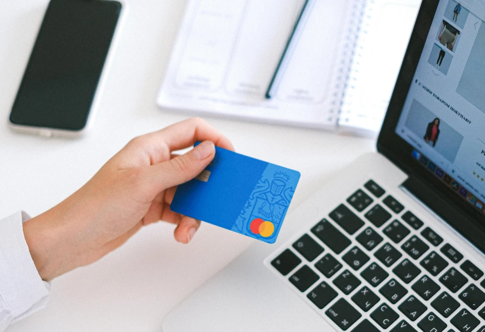 Bật tính năng xác thực hai lớp trên các ứng dụng mua sắm. Ảnh: Pexels