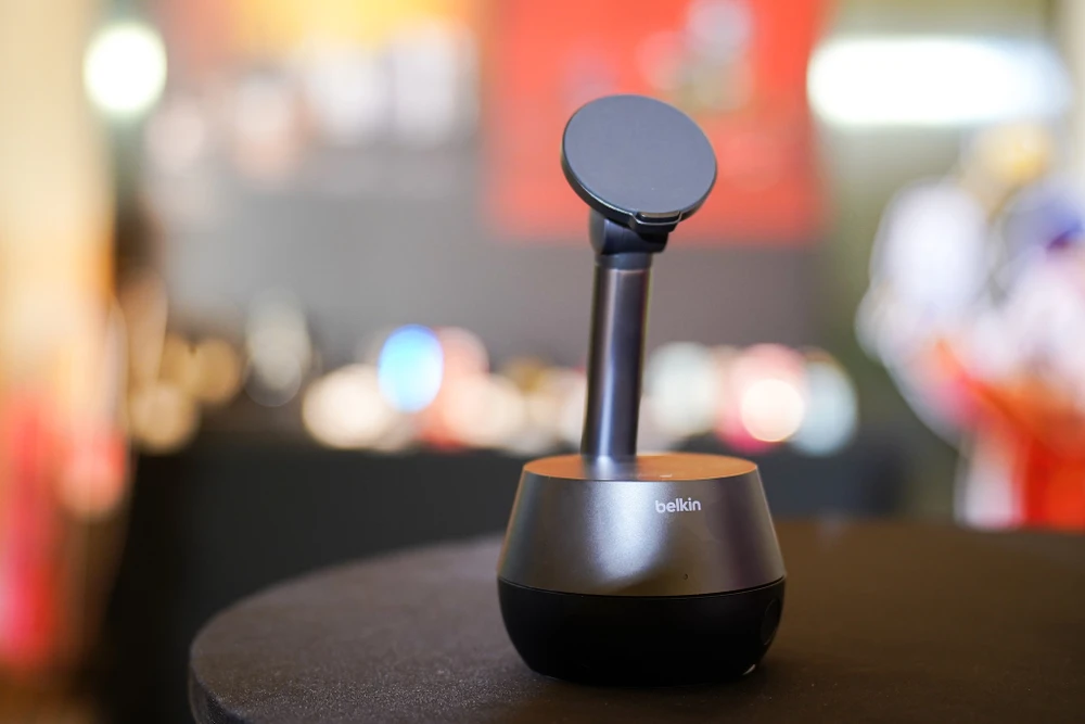 Tin công nghệ 14-7: Belkin Auto-Tracking Stand Pro DockKit có khả năng theo dõi chủ thể tự động. Ảnh: TIỂU MINH