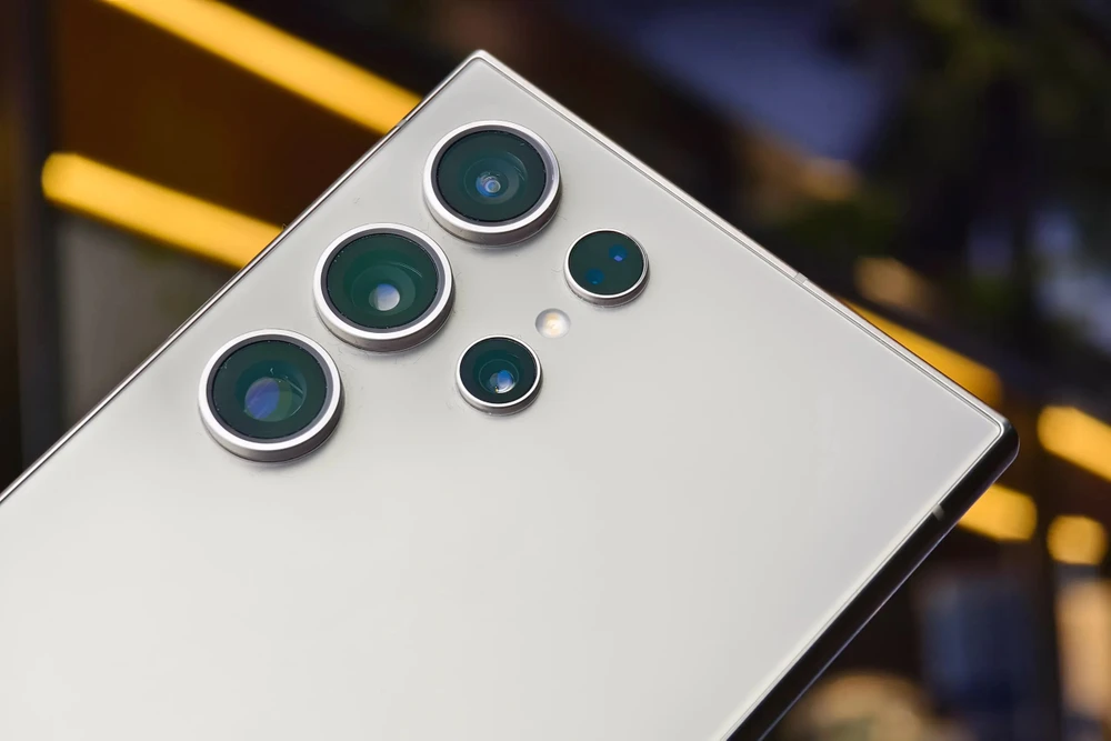 Samsung đã hỗ trợ quay video 8K trên tất cả các mẫu điện thoại cao cấp dòng Galaxy S kể từ năm 2020.