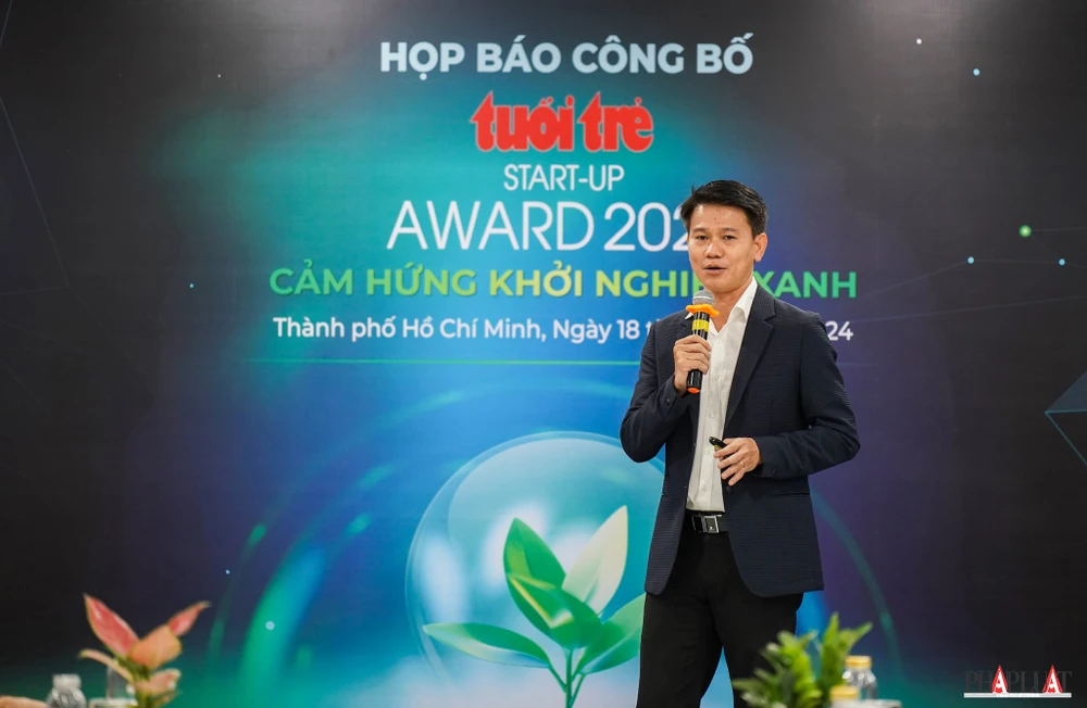 Nhà báo Võ Hùng Thuật chia sẻ về các tiêu chí, khuyến khích các startup nên hướng tới các giải pháp bảo vệ môi trường. Ảnh: TIỂU MINH