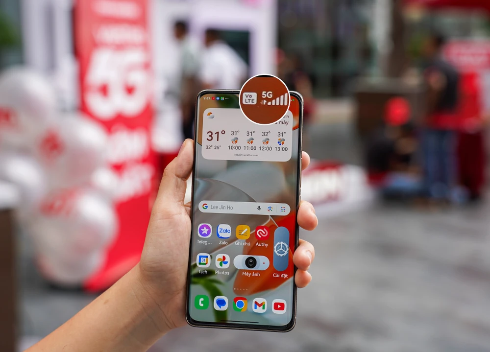 Không cần phải đổi SIM 5G để sử dụng mạng 5G. Ảnh: MINH HOÀNG