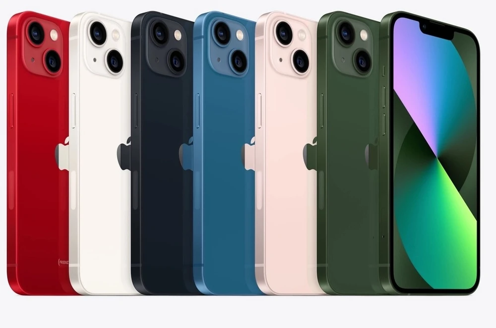 iPhone 13 là một trong những mẫu iPhone cũ đáng mua nhất đối những ai yêu thích sự gọn nhẹ.