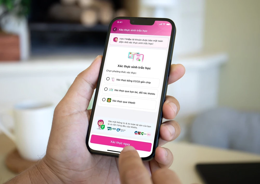 Tin công nghệ 26-11: Cách xác thực sinh trắc học trên MoMo bằng VNeID.