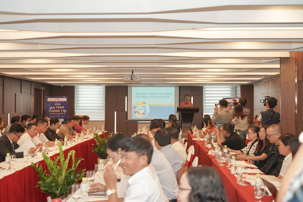 Nâng cao nhận thức của người dùng chính là 'vắc xin' phòng ngừa hiệu quả nhất các cuộc tấn công an ninh mạng. Ảnh: TIỂU MINH