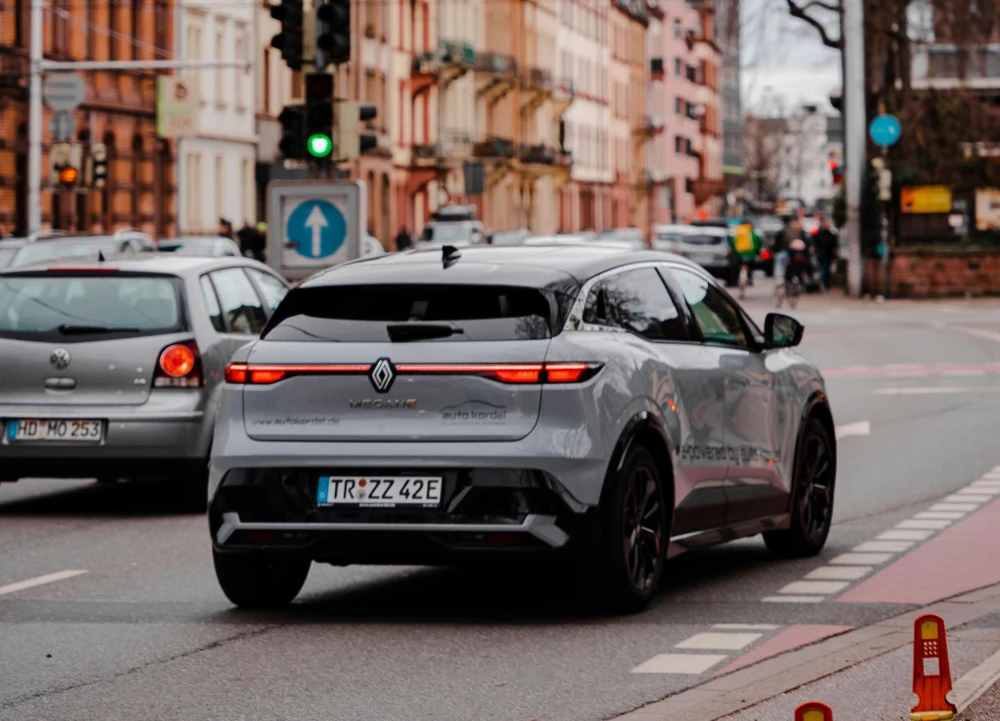 California sẽ cấm xe chạy xăng mới từ năm 2035. Ảnh: Pexels