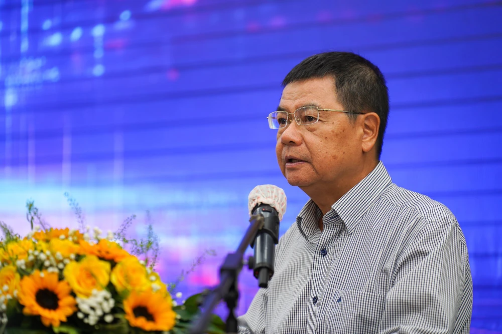 Ông Trịnh Ngọc Minh - Ủy viên BCH Chi hội VNISA phía Nam báo cáo kết quả diễn tập thực chiến an toàn thông tin mạng TP.HCM 2024. Ảnh: TIỂU MINH