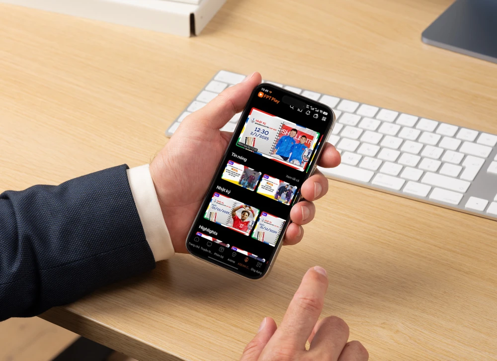 Cách xem trực tiếp trận đấu giữa Việt Nam và Thái Lan trên điện thoại. Ảnh: MINH HOÀNG/Canva