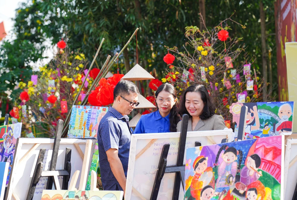 Nhiều gian hàng, tiểu cảnh phục vụ bà con, khách tham quan chụp ảnh, trải nghiệm. Ảnh: MINH HOÀNG