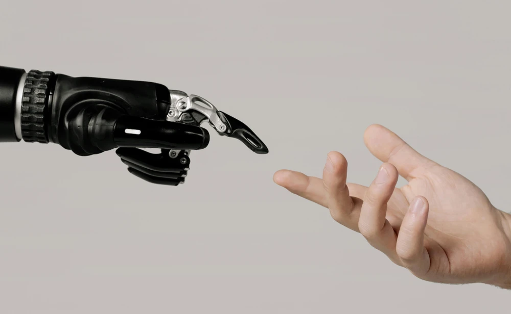 AI đang bị lợi dụng theo những cách tinh vi hơn. Ảnh: Pexels