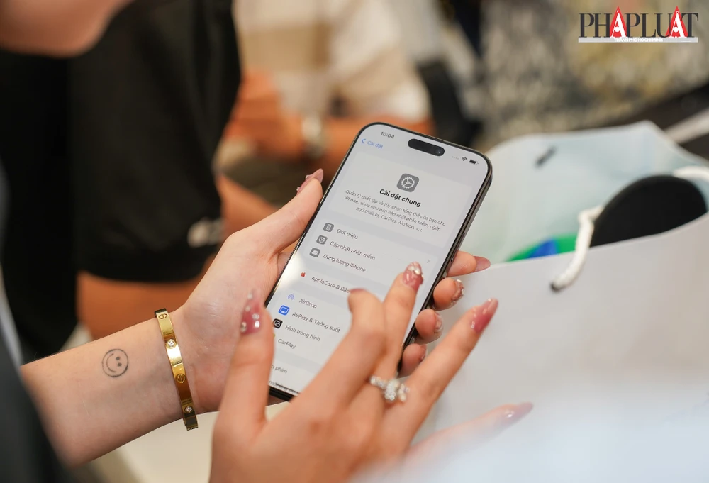 Apple sẽ phải làm gì để không tăng giá iPhone? Ảnh: TIỂU MINH
