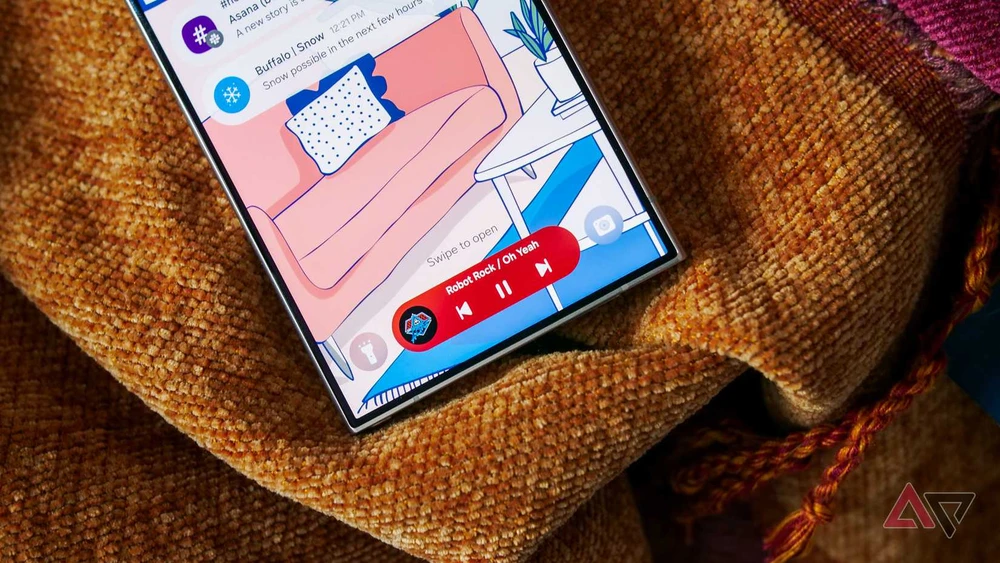 Now Bar trên One UI 7 mang lại trải nghiệm người dùng tốt hơn. Ảnh: Android Police