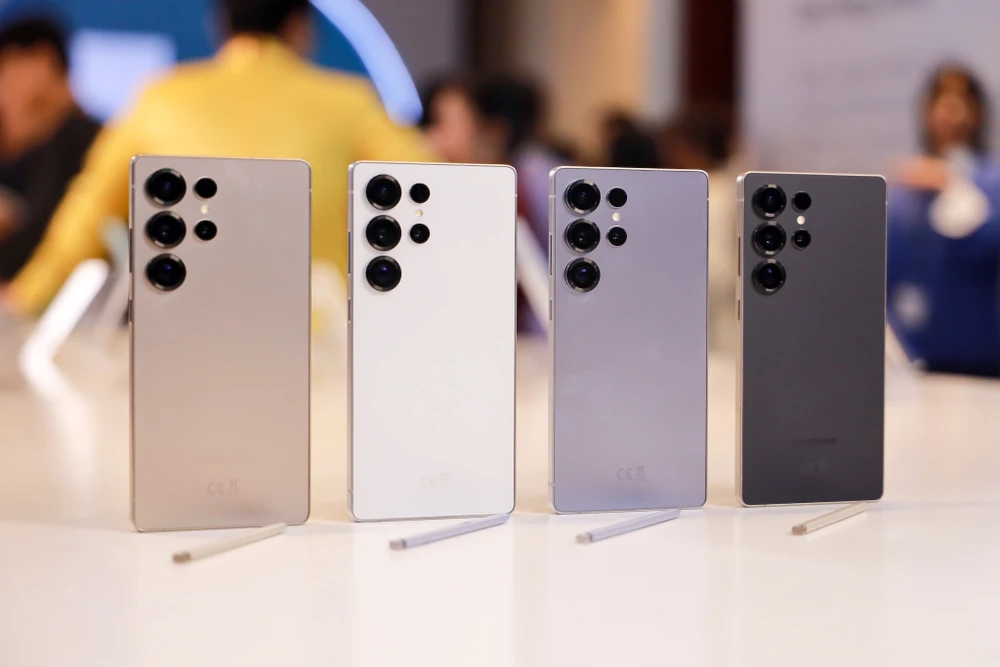 Camera trên Galaxy S25 Ultra có phần linh hoạt hơn so với iPhone 16 Pro Max.