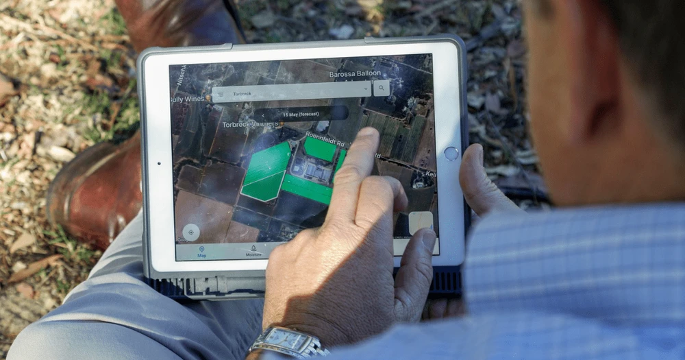 Công nghệ SwarmFarm đang được sử dụng trên máy tính bảng. Ảnh: SwarmFarm