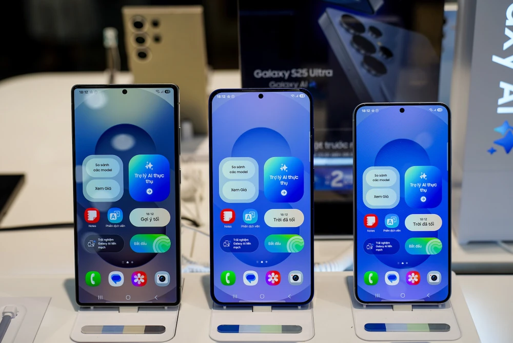 Samsung Galaxy S25 Ultra và S25+ gặp lỗi sạc chậm. Ảnh: TIỂU MINH