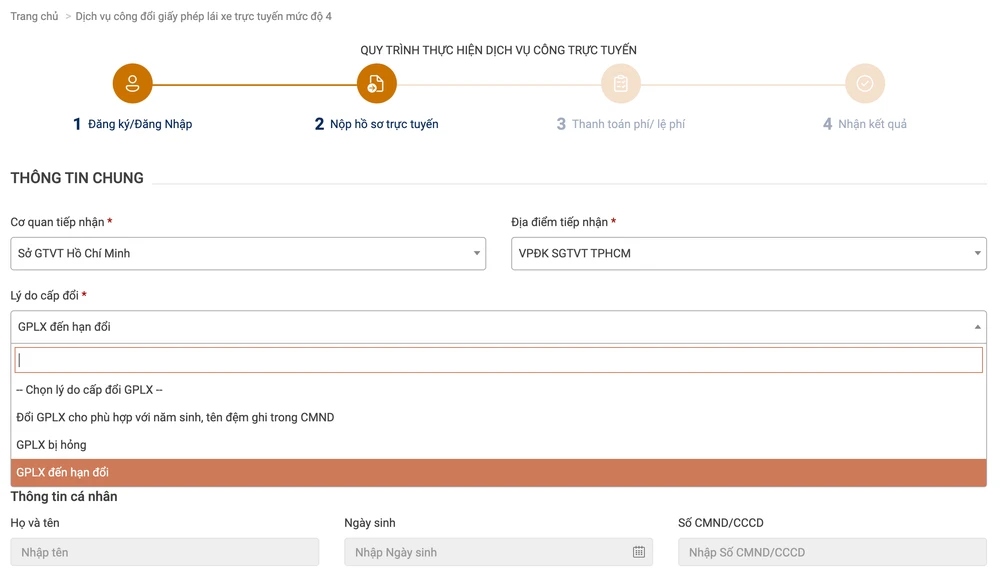 Chọn lý do đổi GPLX và điền đầy đủ các thông tin cần thiết. Ảnh: MINH HOÀNG