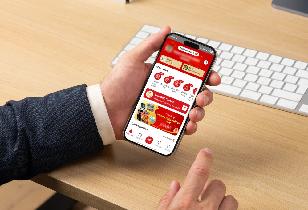 Tích hợp các loại giấy tờ vào ứng dụng VNeID. Ảnh: MINH HOÀNG/Canva