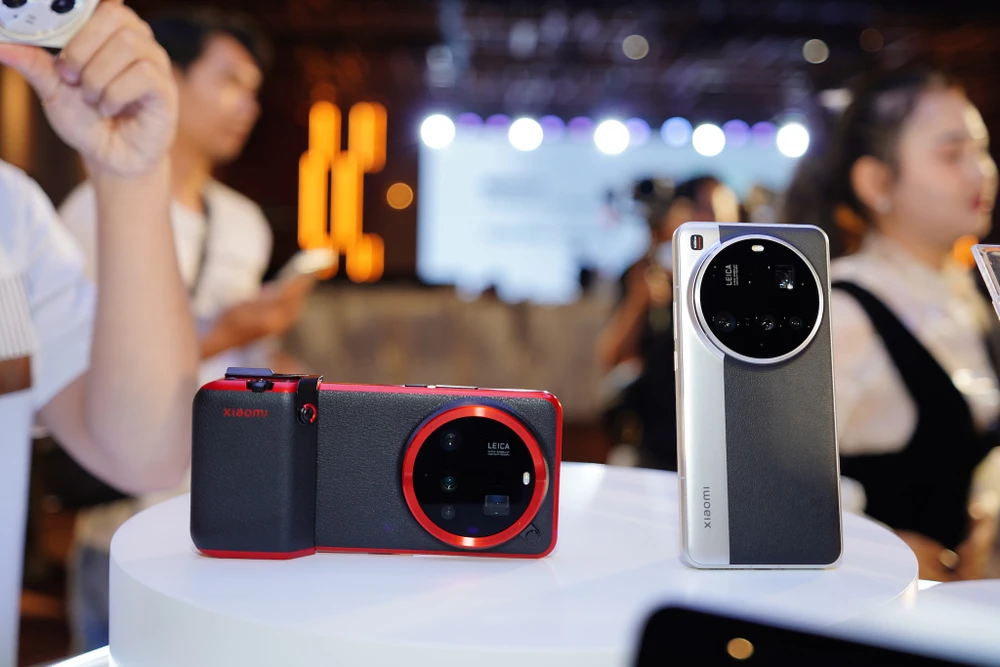 Xiaomi 15 Ultra chính thức lộ diện tại Việt Nam. Ảnh: TIỂU MINH