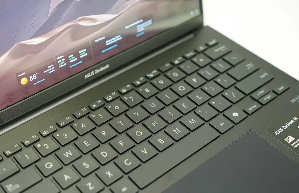 laptop-ai-asus-zenbook-14-2.jpg