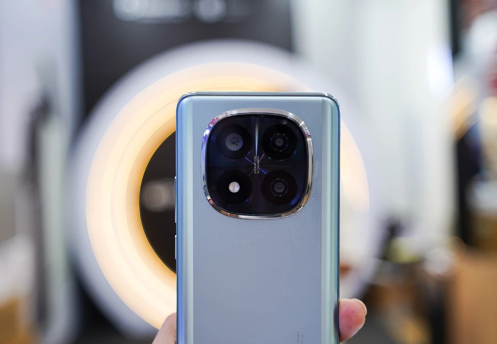 Điện thoại Android tầm trung ngày càng được hỗ trợ cập nhật lâu dài. Ảnh: TIỂU MINH