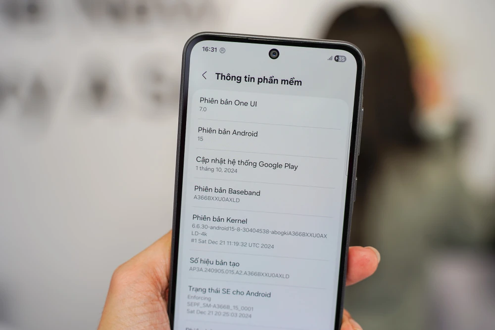 Galaxy A36 được tích hợp One UI 7 (Android 15) trước những mẫu điện thoại cao cấp. Ảnh: TIỂU MINH