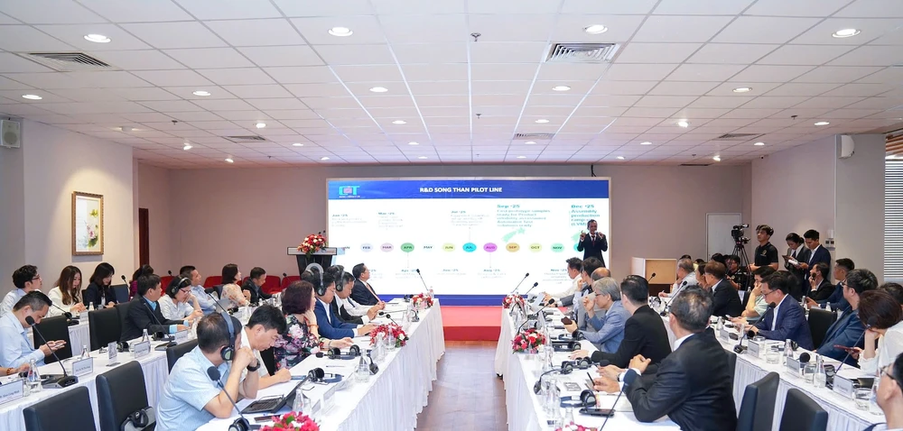 Ông Wan Azmi - Giám đốc vận hành CT Semiconductor chia sẻ tại sự kiện.