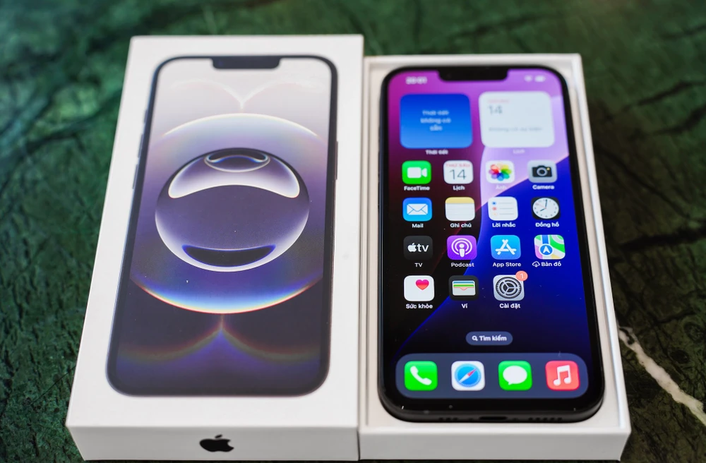 Đánh giá iPhone 16e: Cấu hình mạnh, pin lâu nhưng camera thiếu ống kính góc rộng và tele. Ảnh: TIỂU MINH