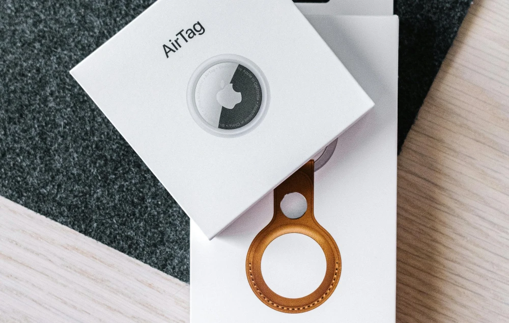 Nhiều thành phố phát miễn phí AirTags để chống trộm ô tô. Ảnh: Pexels