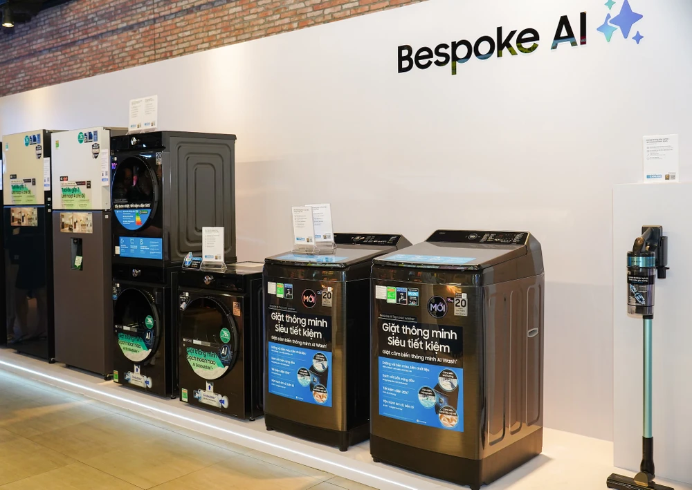 Máy giặt sấy AI Laundry Combo điều chỉnh chu trình theo độ bẩn và chất liệu vải, giúp giảm 75% năng lượng và rút ngắn đến 60% thời gian giặt sấy.