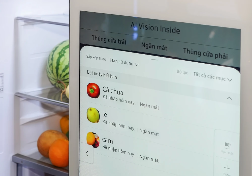 Khi tủ lạnh cũng được tích hợp màn hình cảm ứng thông minh. Ảnh: TIỂU MINH