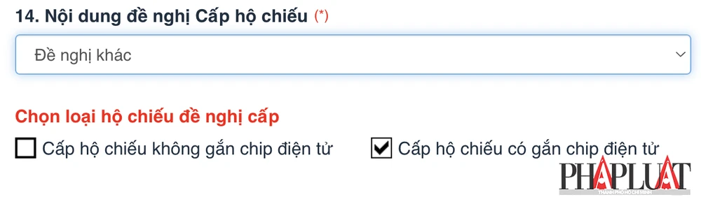 Chọn nhận hộ chiếu có gắn chip và nhận qua bưu điện. Ảnh: MINH HOÀNG