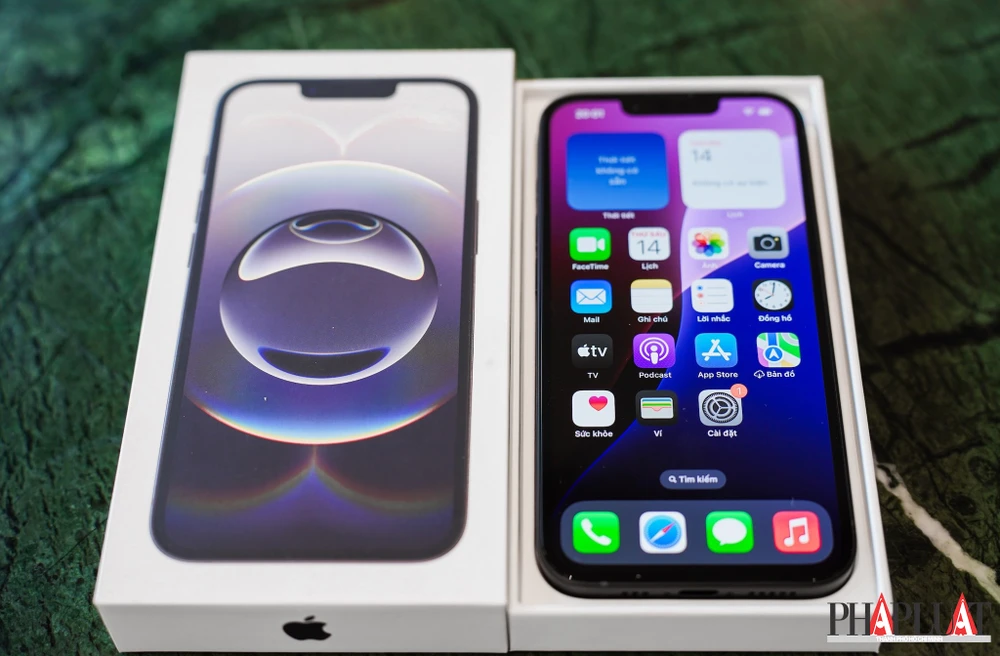 iPhone 16e hoạt động ổn định. Ảnh: TIỂU MINH