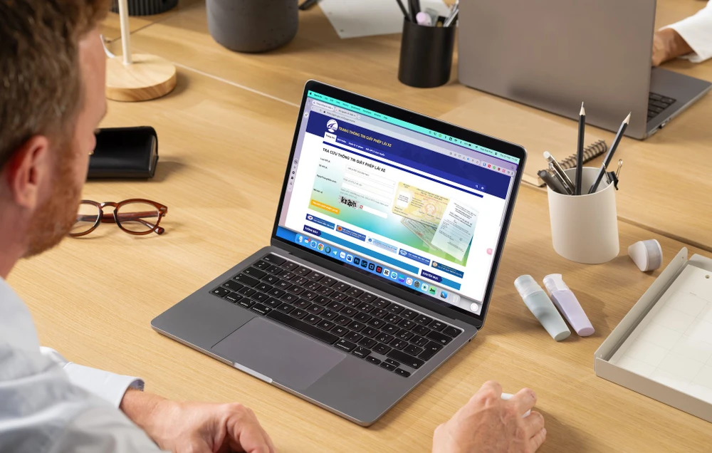 Cách đổi giấy phép lái xe online ngay tại nhà. Ảnh: MINH HOÀNG