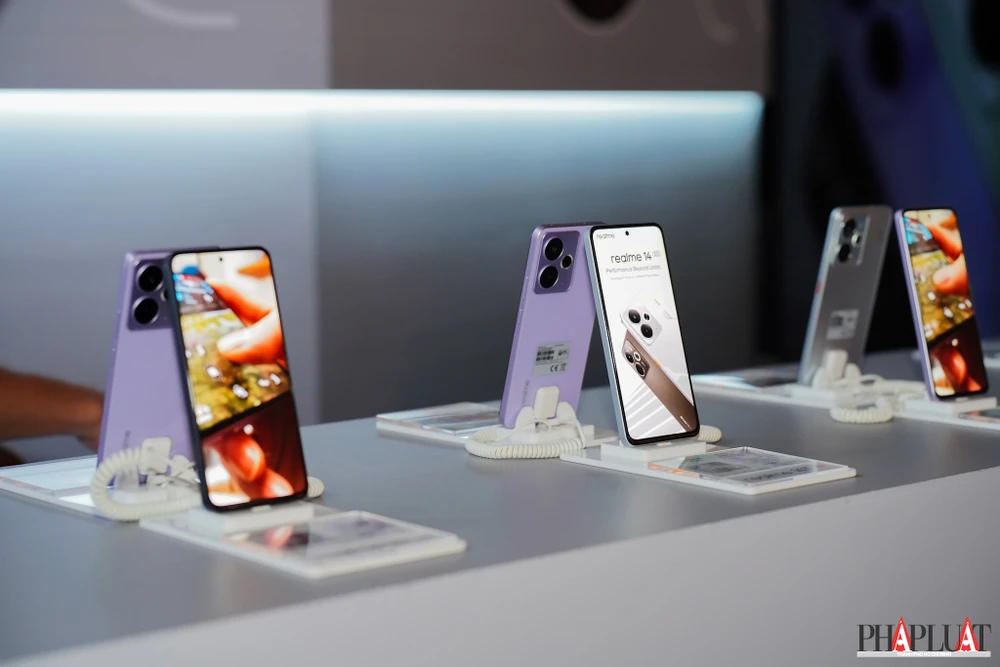 Realme 14 nổi bật với khả năng chống nước, cấu hình mạnh và pin lên đến 6.000 mAh.