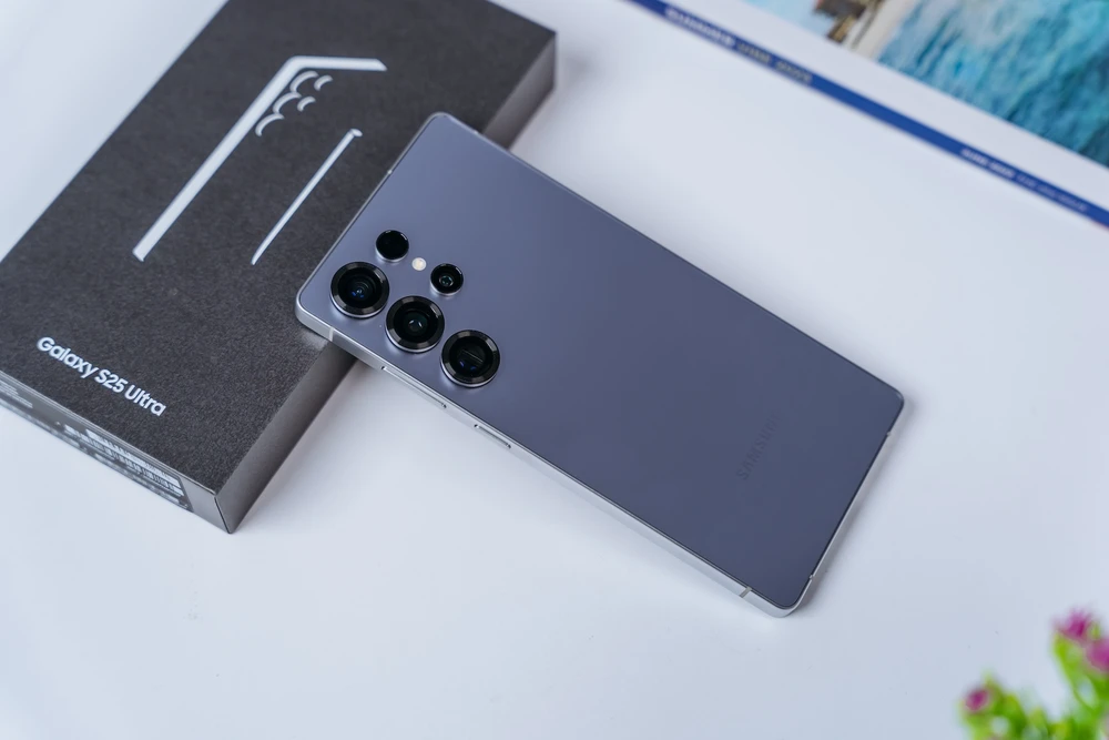 Điện thoại giảm giá mạnh dịp lễ 30-4 và 1-5.