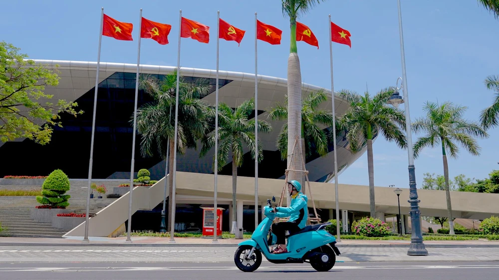 Ảnh: Bác tài yên tâm gắn bó với Xanh SM nhờ công việc ổn định và môi trường làm việc tích cực