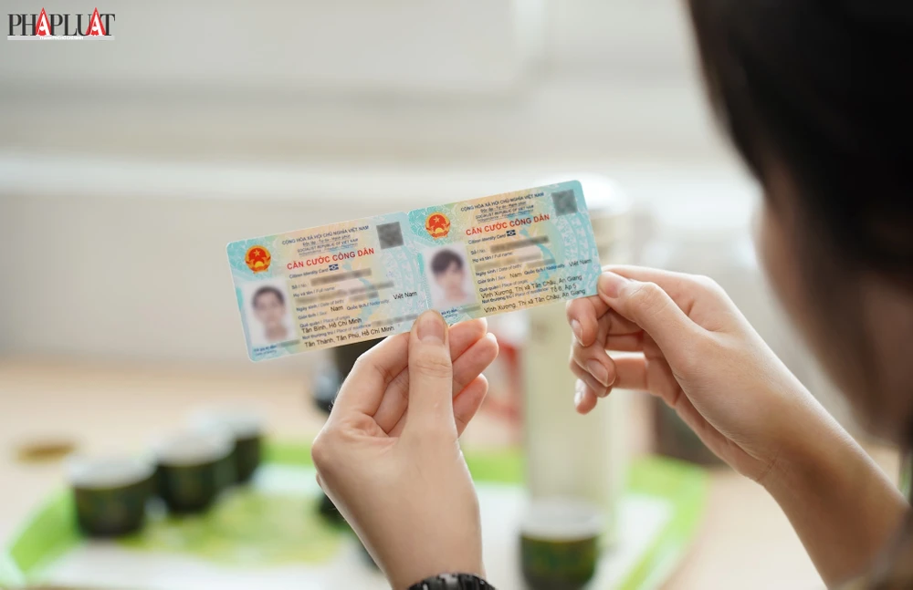 Khám BHYT bằng thẻ căn cước hoặc CCCD gắn chip. Ảnh: MINH HOÀNG