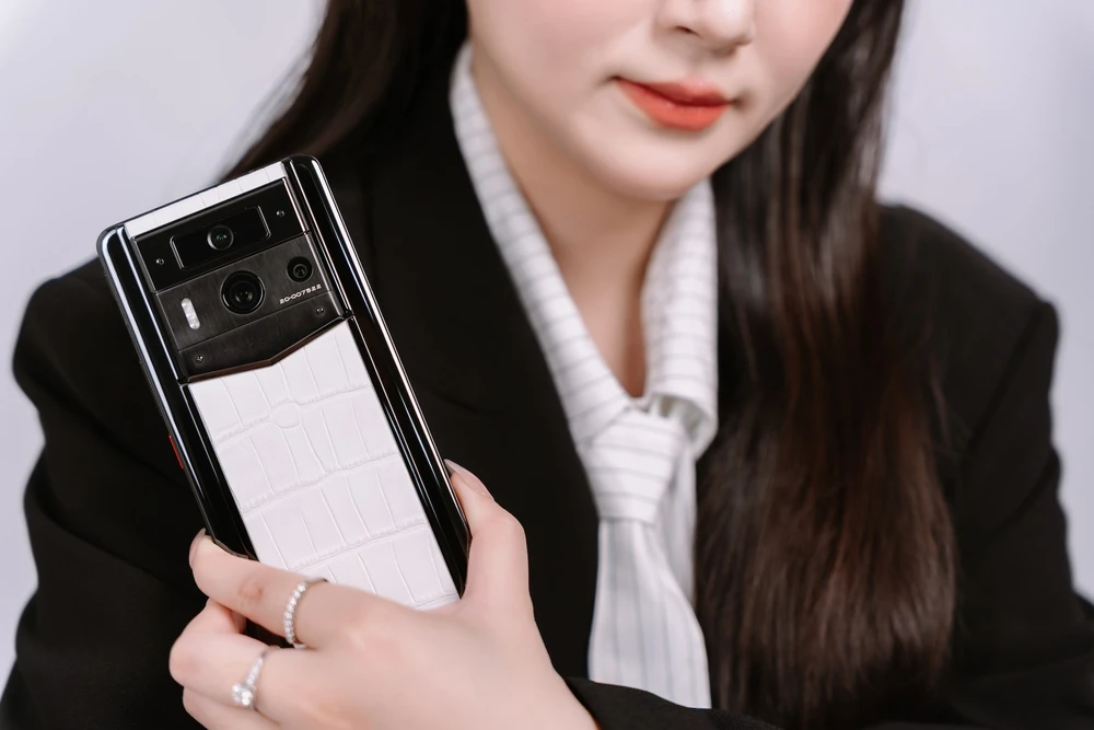 Tin công nghệ 9-6: Mẫu điện thoại không app rác, không lo lộ dữ liệu.