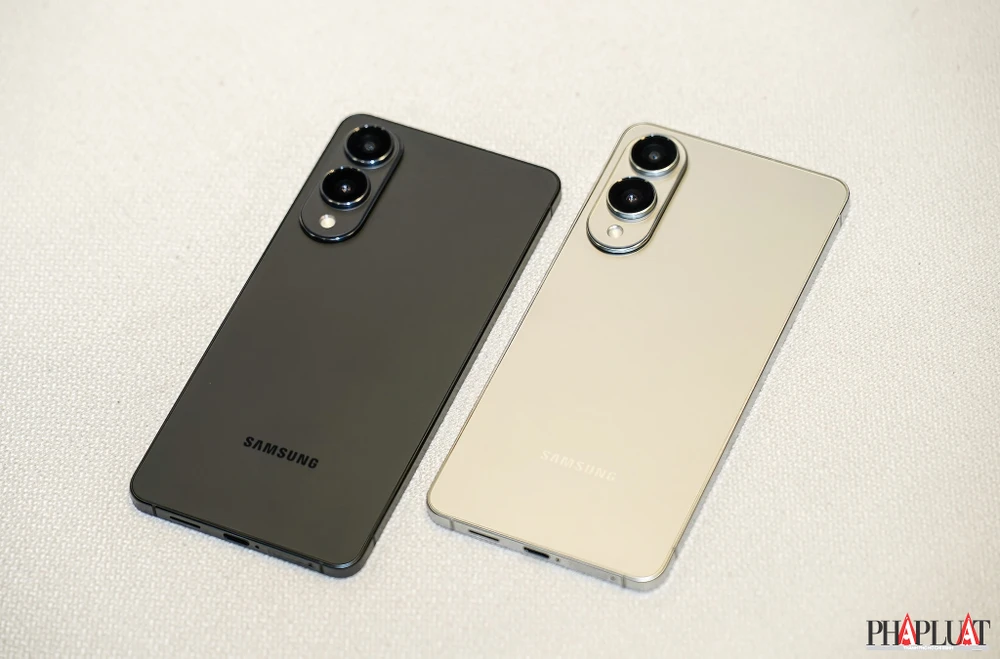 Mẫu điện thoại cao cấp Samsung Galaxy S25 Edge với thiết kế siêu mỏng. Ảnh: TIỂU MINH