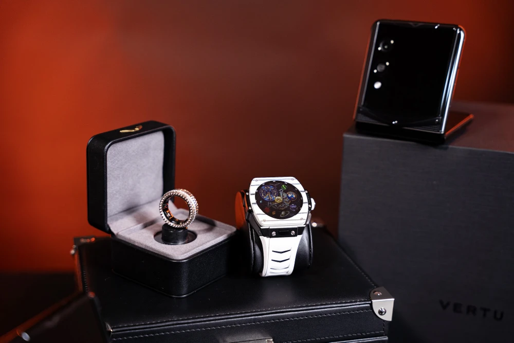 Tin công nghệ 10-7: Quantum Flip là mẫu điện thoại gập đầu tiên được làm từ đá cẩm thạch.