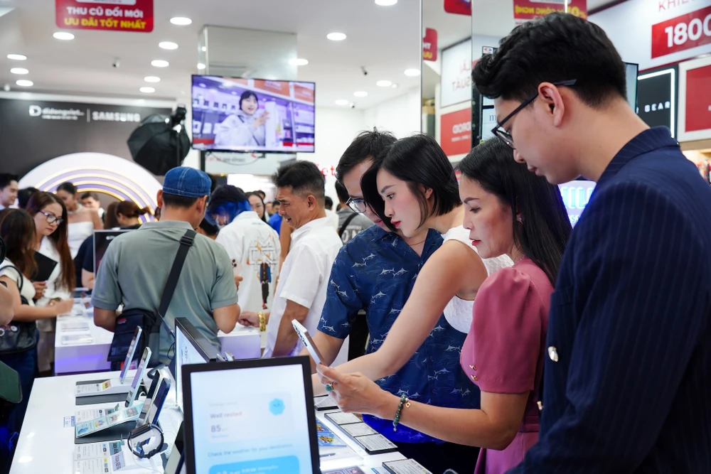 Theo Zimperium, cứ 4 điện thoại thông minh thì có 1 thiết bị không thể nâng cấp hệ điều hành. Ảnh minh họa: TIỂU MINH