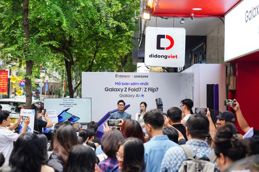 Nhiều hệ thống bán lẻ mở bán sớm Galaxy Z Fold7 và Flip7 tại Việt Nam. Ảnh: TIỂU MINH